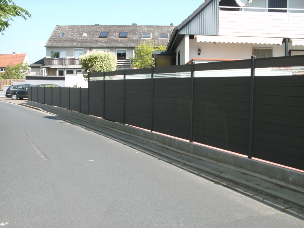 einfarbiger-sichtschutzzaun-grau-strasse-hannover
