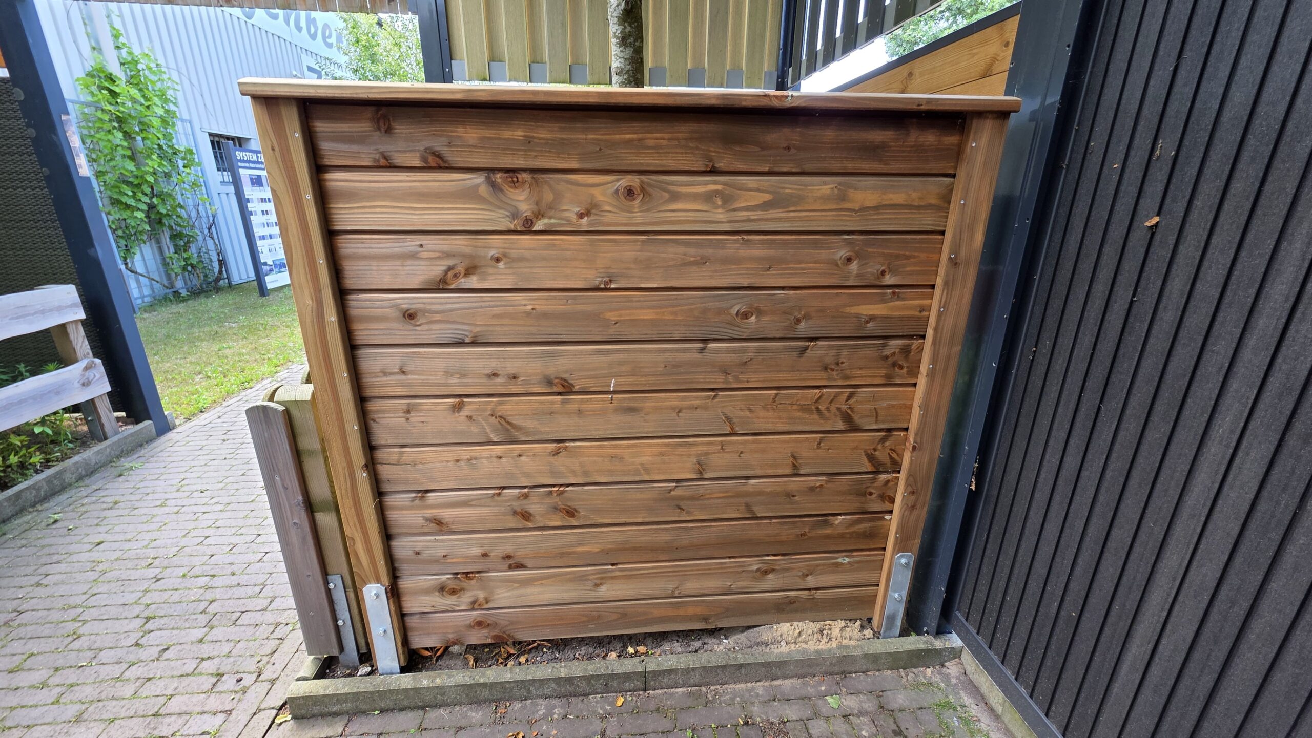 Stabiler Sichtschutzzaun aus Holz von Klingenberg Zäune in Garbsen – ideal für mehr Privatsphäre im Garten.
