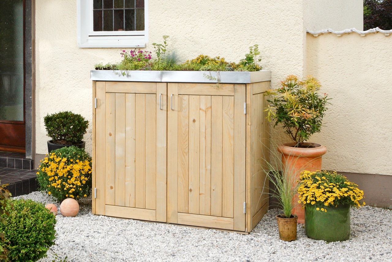 Mülltonnenbox aus hellem Holz mit Pflanzdach – passt sich harmonisch in Vorgärten oder Hauseingänge ein