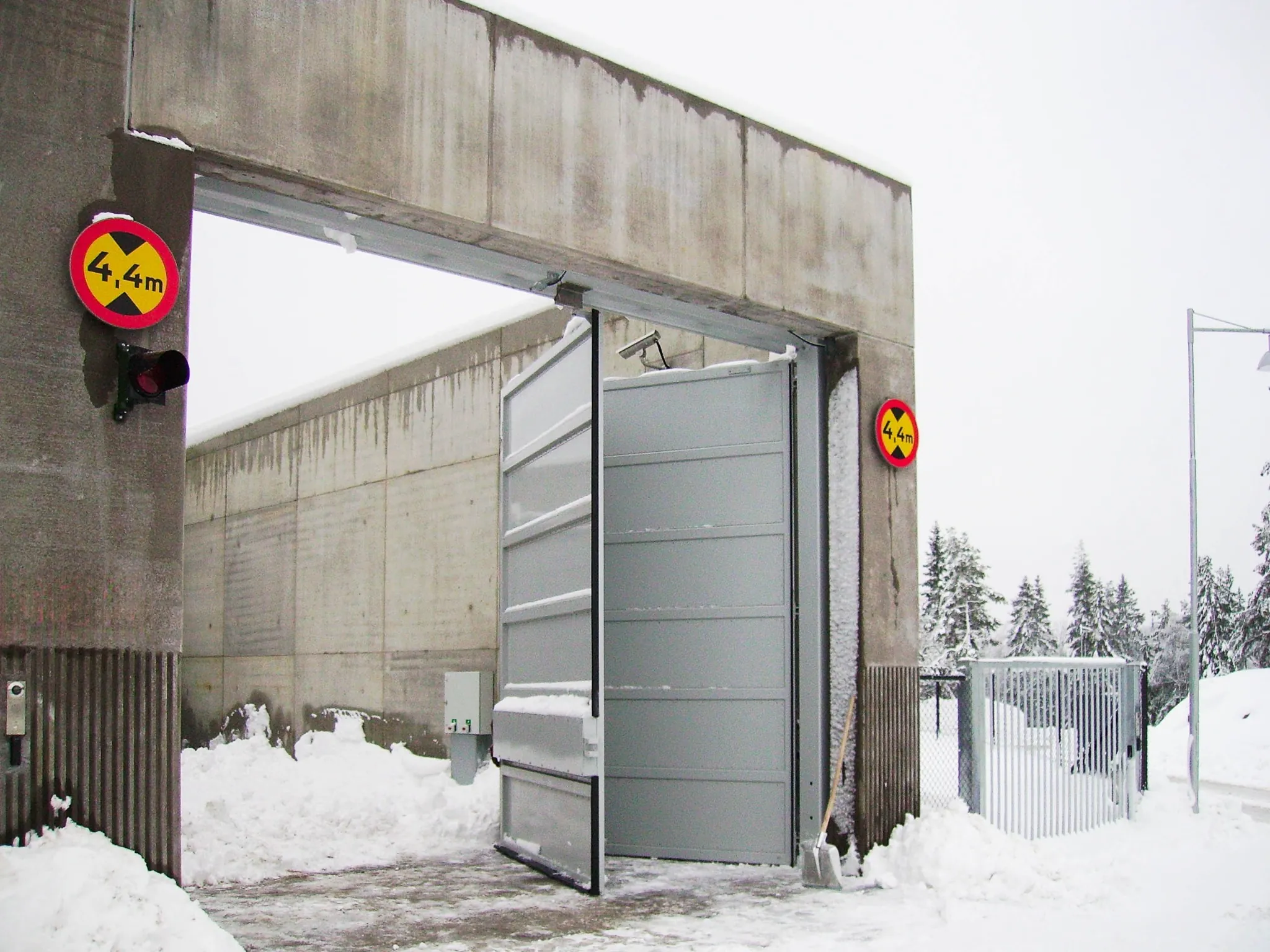 tore_industrielles_hochschiebetor_sicherheitsanlage_zabag_klingenberg_zaeune_garbsen_hannover